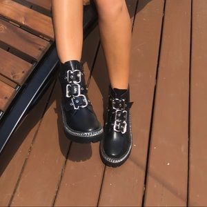 ✨Combat boots with exaggerated buckles (size 7.5)